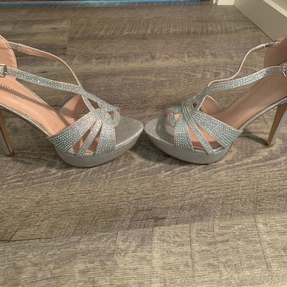 High heals - Picture 2 of 5